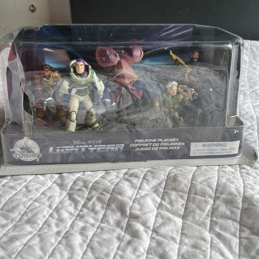 Disney Pixar Lightyear Figurine Playset - 5 Figures With BUZZ Lightyear - Sealed